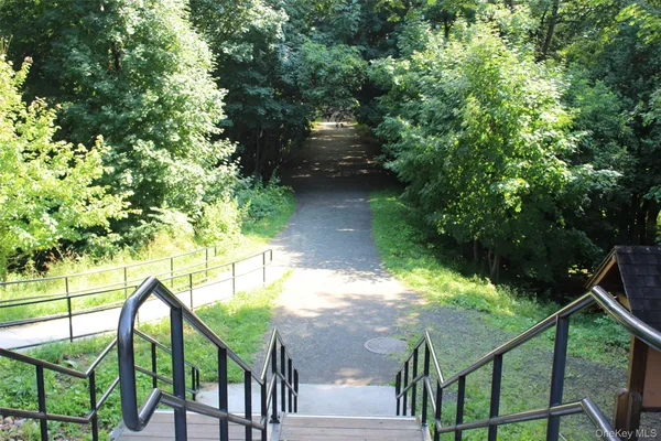 $459,990 | 113 Beacon Hill Drive, Unit E25, Dobbs Ferry, NY 10522