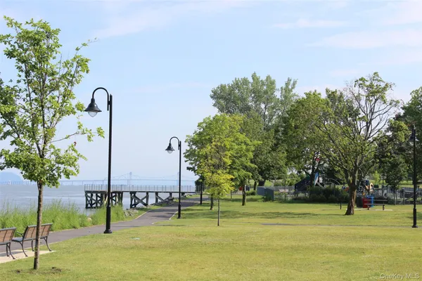 $459,990 | 113 Beacon Hill Drive, Unit E25, Dobbs Ferry, NY 10522