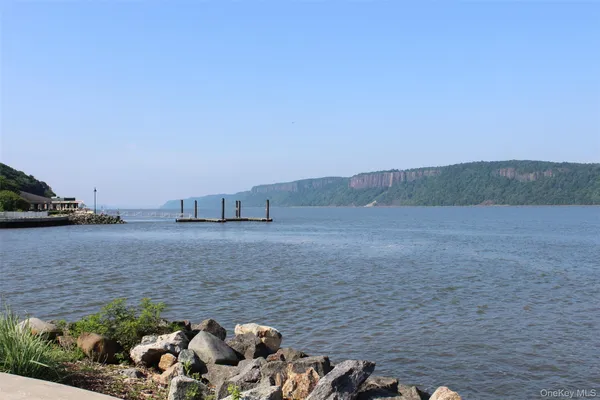 $459,990 | 113 Beacon Hill Drive, Unit E25, Dobbs Ferry, NY 10522