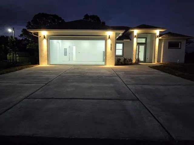 $2,430 | 239 Ave Del Centro, Clewiston, FL 33440