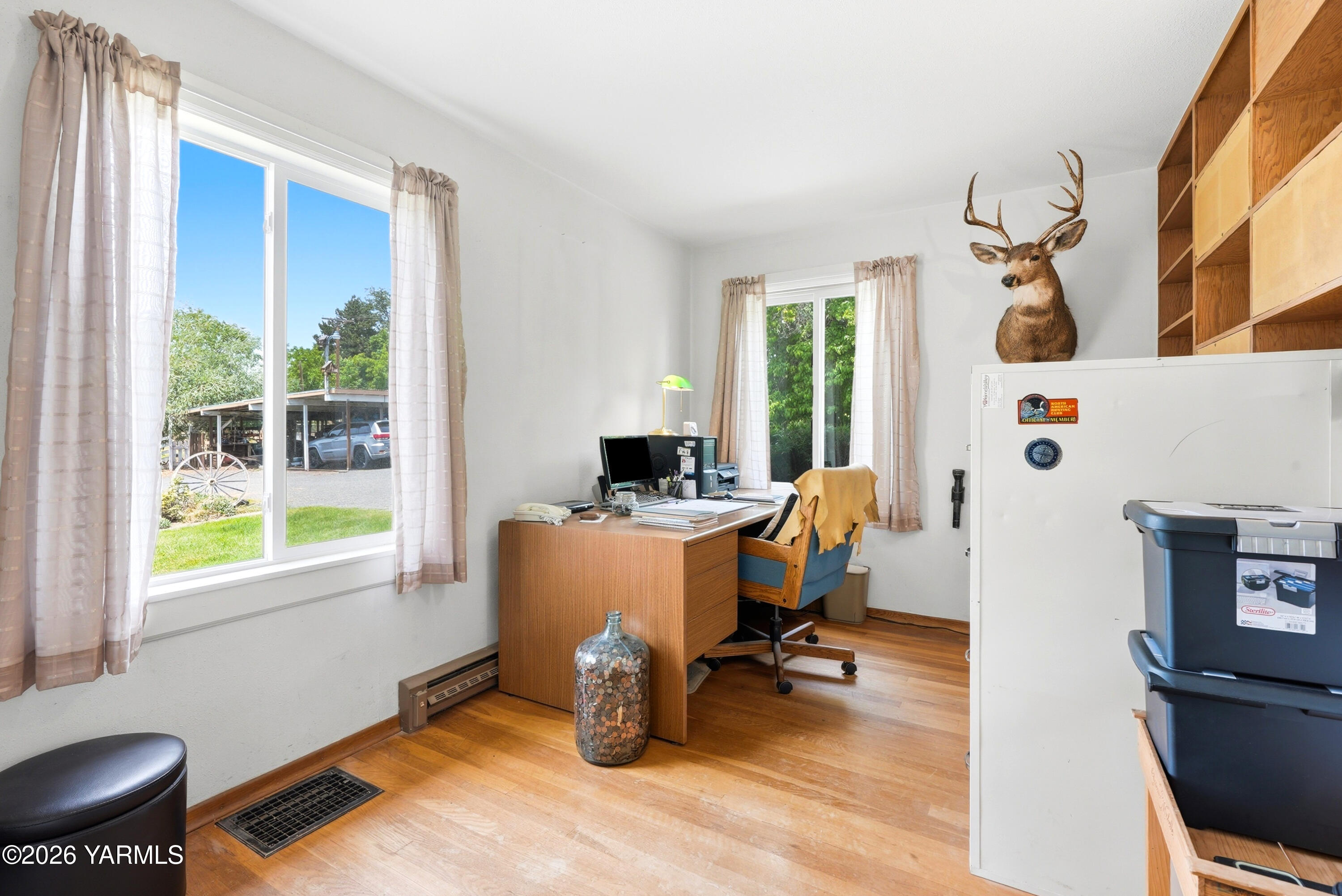 690 North Gleed Road Naches, WA 98937 - Photo 23 of 60 a workspace with furniture and a window