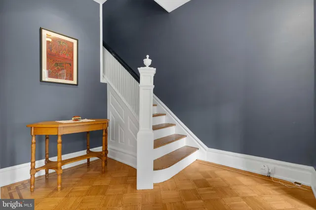 a view of entryway and workspace