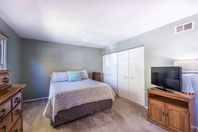 $460,000 | 1533 Banbury Avenue, St. Charles, IL 60174