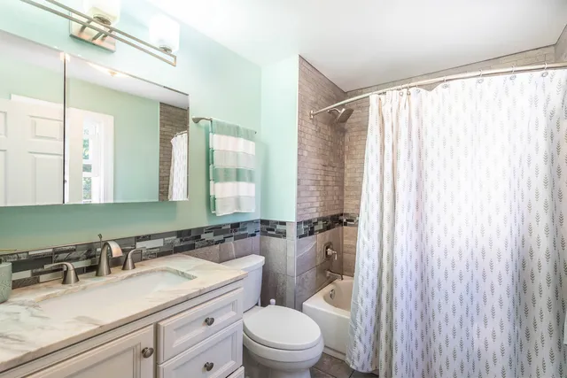 $460,000 | 1533 Banbury Avenue, St. Charles, IL 60174