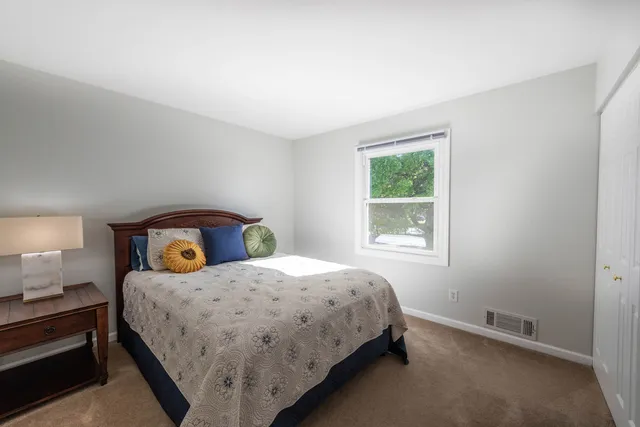 $460,000 | 1533 Banbury Avenue, St. Charles, IL 60174