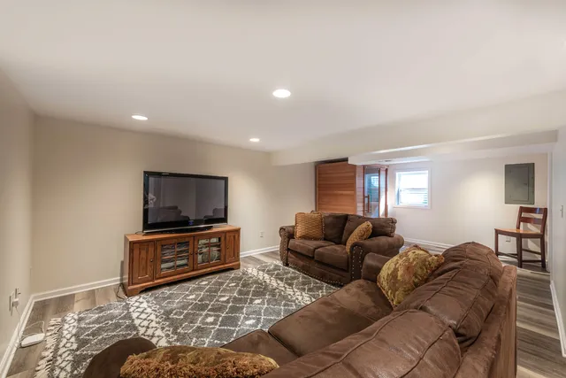 $460,000 | 1533 Banbury Avenue, St. Charles, IL 60174