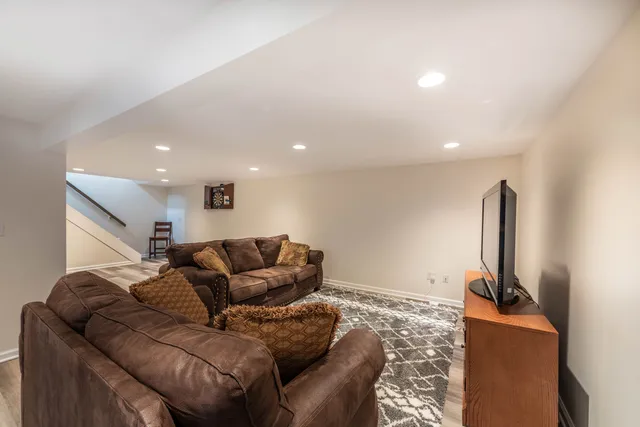 $460,000 | 1533 Banbury Avenue, St. Charles, IL 60174