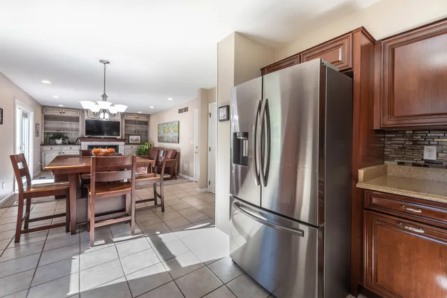 $460,000 | 1533 Banbury Avenue, St. Charles, IL 60174