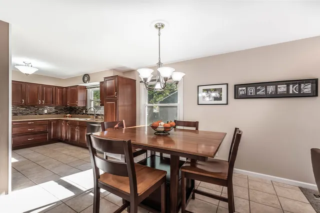 $460,000 | 1533 Banbury Avenue, St. Charles, IL 60174