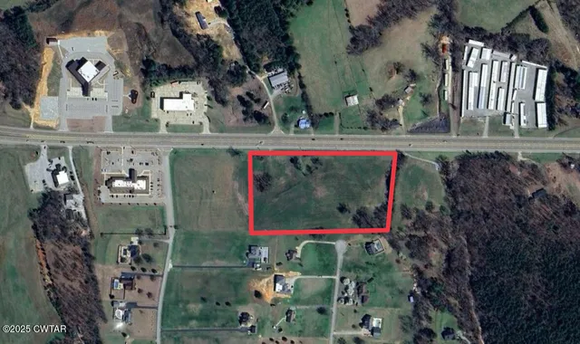 a view of entryway and outdoor space