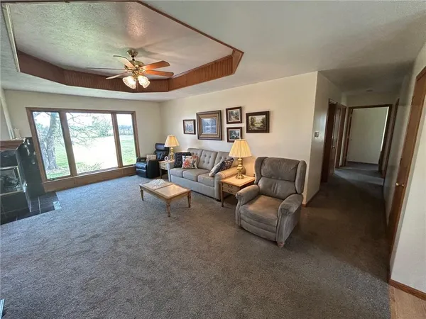 $404,900 | 21921 State Hwy BB, Nevada, MO 64772