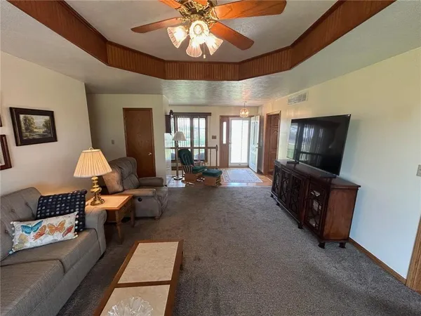 $404,900 | 21921 State Hwy BB, Nevada, MO 64772