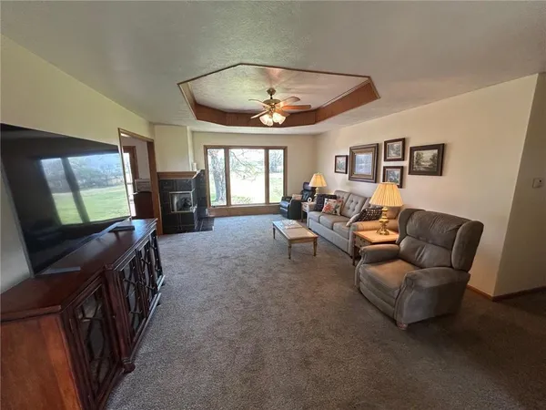 $404,900 | 21921 State Hwy BB, Nevada, MO 64772