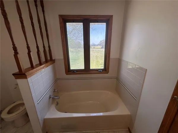 $404,900 | 21921 State Hwy BB, Nevada, MO 64772