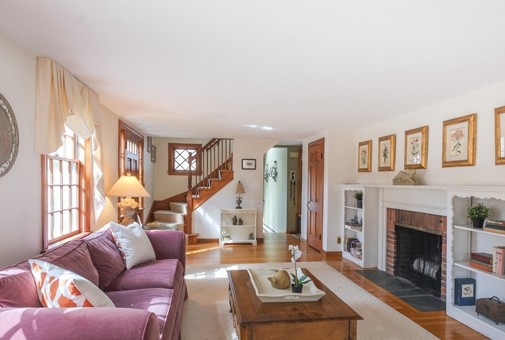 41 Davelin Road Wayland, MA 01778 - Photo 3 of 24 Gallery Image 3