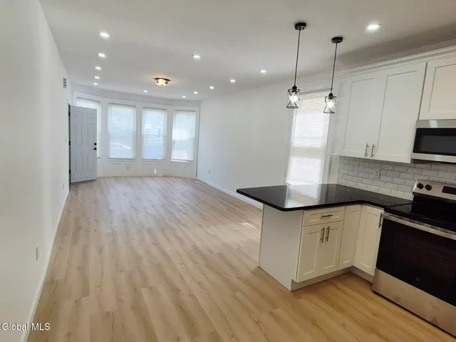 $1,850 | 445 5th Avenue, Unit 2, Troy, NY 12182