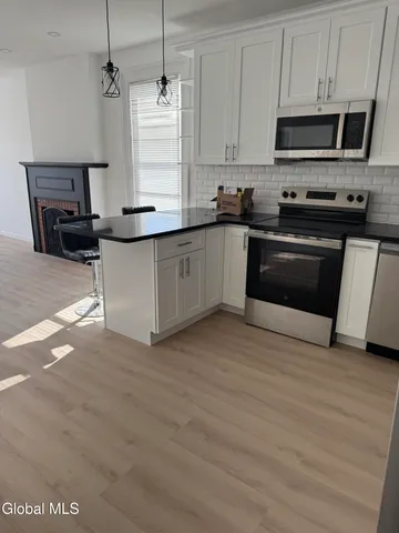 $1,850 | 445 5th Avenue, Unit 2, Troy, NY 12182