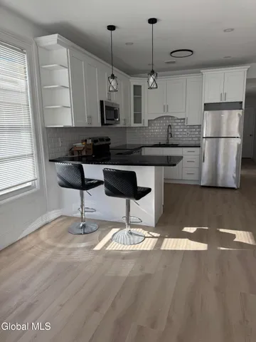 $1,850 | 445 5th Avenue, Unit 2, Troy, NY 12182