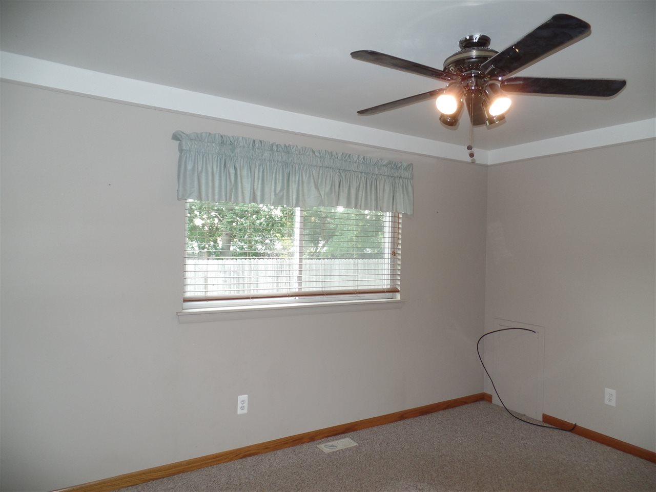 27051 Kelly Road Roseville, MI 48066 - Photo 14 of 21 31356858-13.JPG
