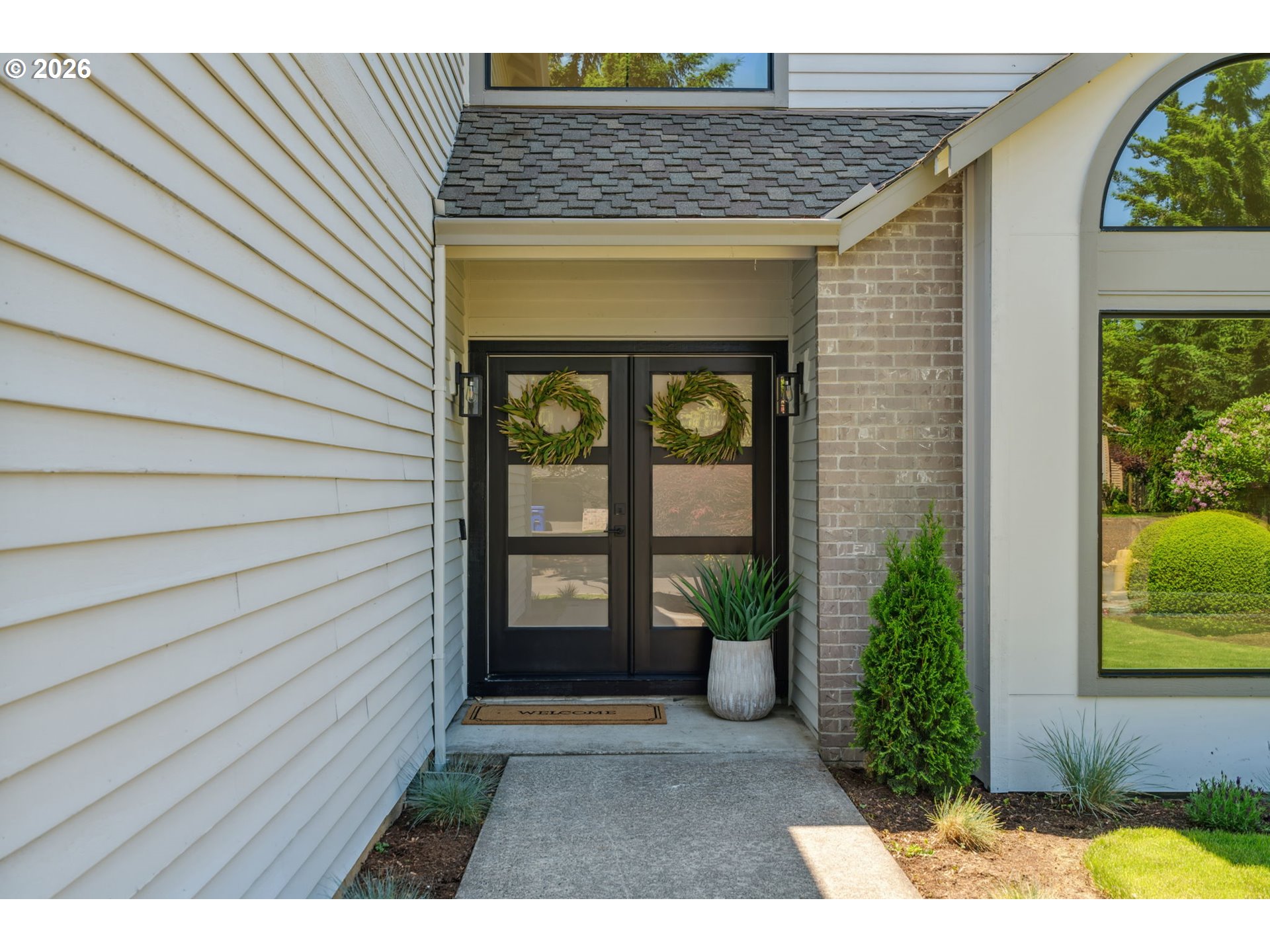16428 Northeast San Rafael Drive Portland, OR 97230 - Photo 4 of 44 Entrance/Foyer