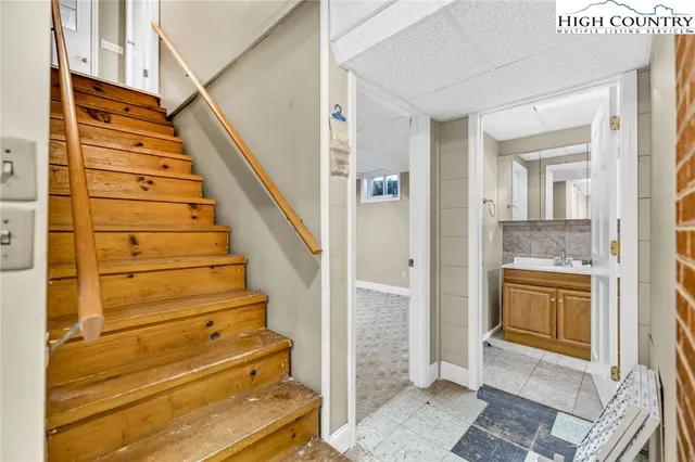 a view of a livingroom with an empty space