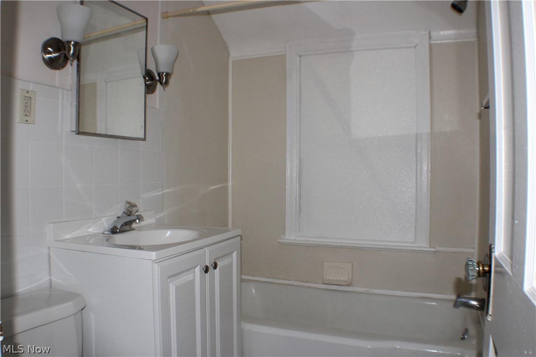 1079 Elbon Road Cleveland Heights, OH 44121 - Photo 17 of 29