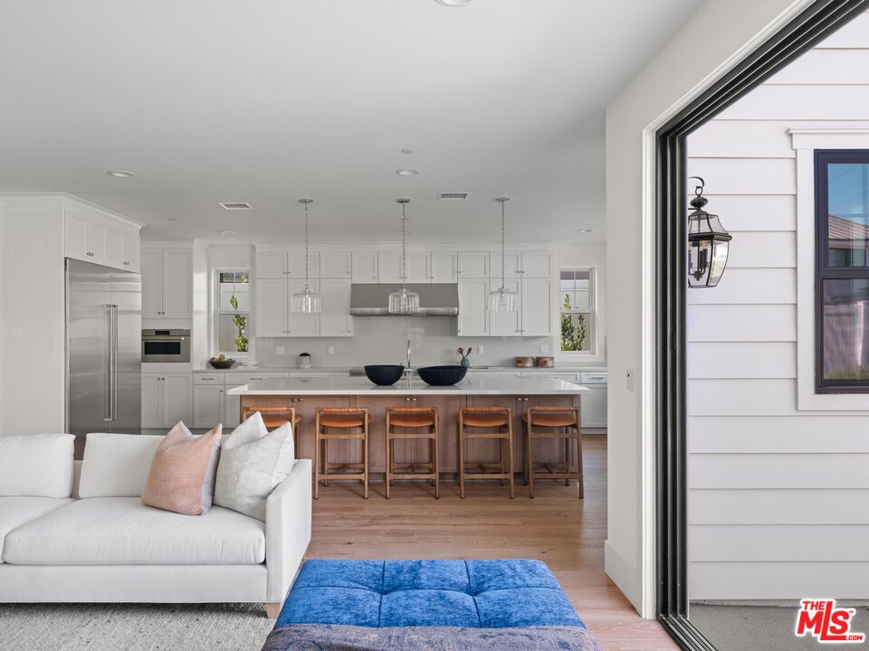 11957 Modjeska Place Los Angeles, CA 90066 - Photo 11 of 26 Gallery Image 11