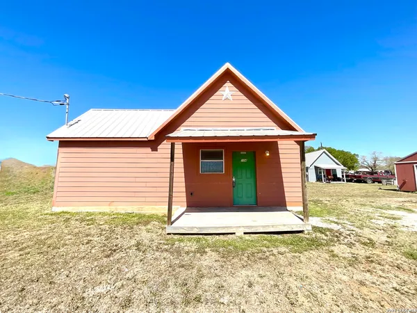 $1,199 | 573 Highway 97, Unit 104, Floresville, TX 78114