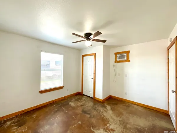 $1,199 | 573 Highway 97, Unit 104, Floresville, TX 78114