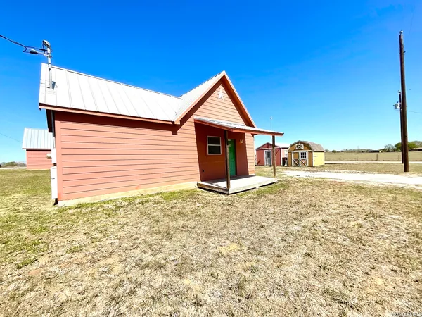$1,199 | 573 Highway 97, Unit 104, Floresville, TX 78114