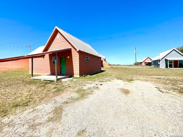 $1,199 | 573 Highway 97, Unit 104, Floresville, TX 78114