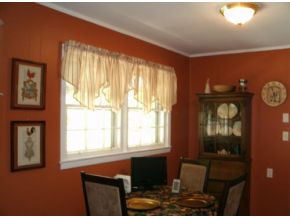 15204 Wilderness Road Bristol, VA 24202 - Photo 4 of 20 Spacious Breakfast Area