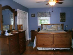 15204 Wilderness Road Bristol, VA 24202 - Photo 10 of 20 Large Master Bedroom