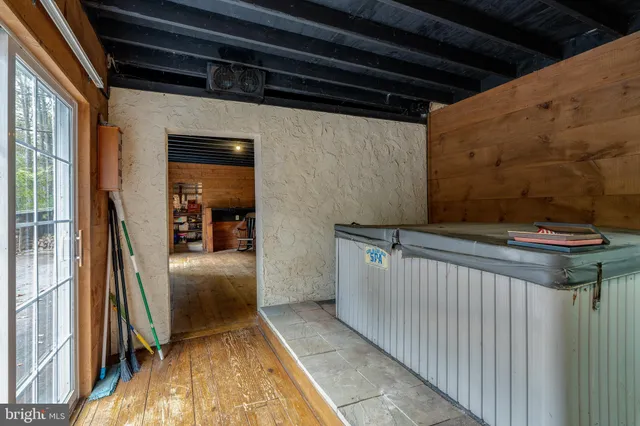 a view of a storage & utility room