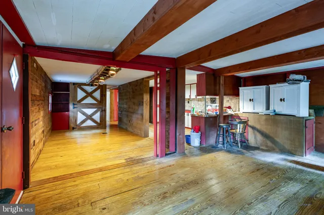 a view of a basket ball court