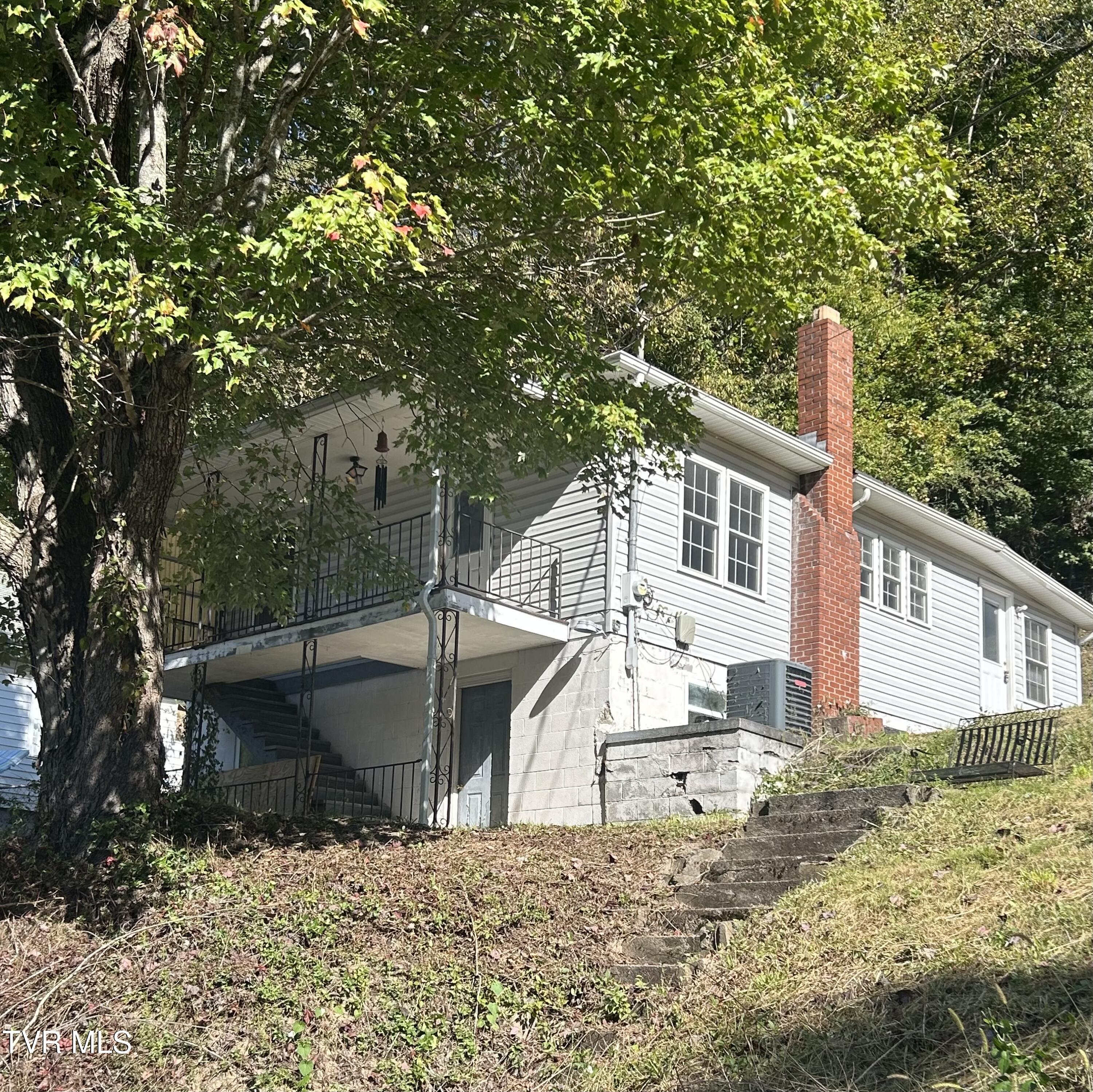 1048 Ridge Avenue Northwest Norton, VA 24273 - Photo 1 of 27 IMG_1964