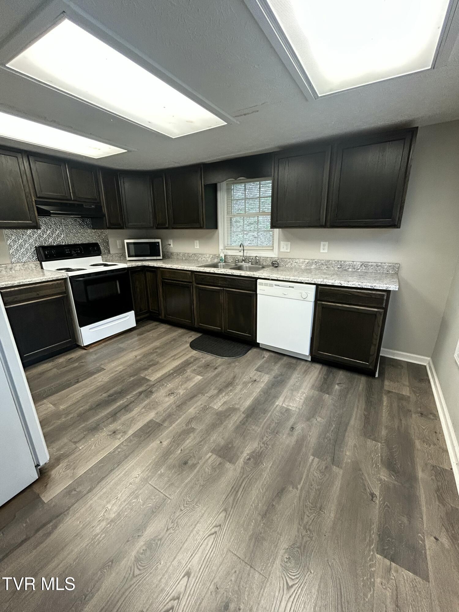 1048 Ridge Avenue Northwest Norton, VA 24273 - Photo 11 of 27 IMG_1899