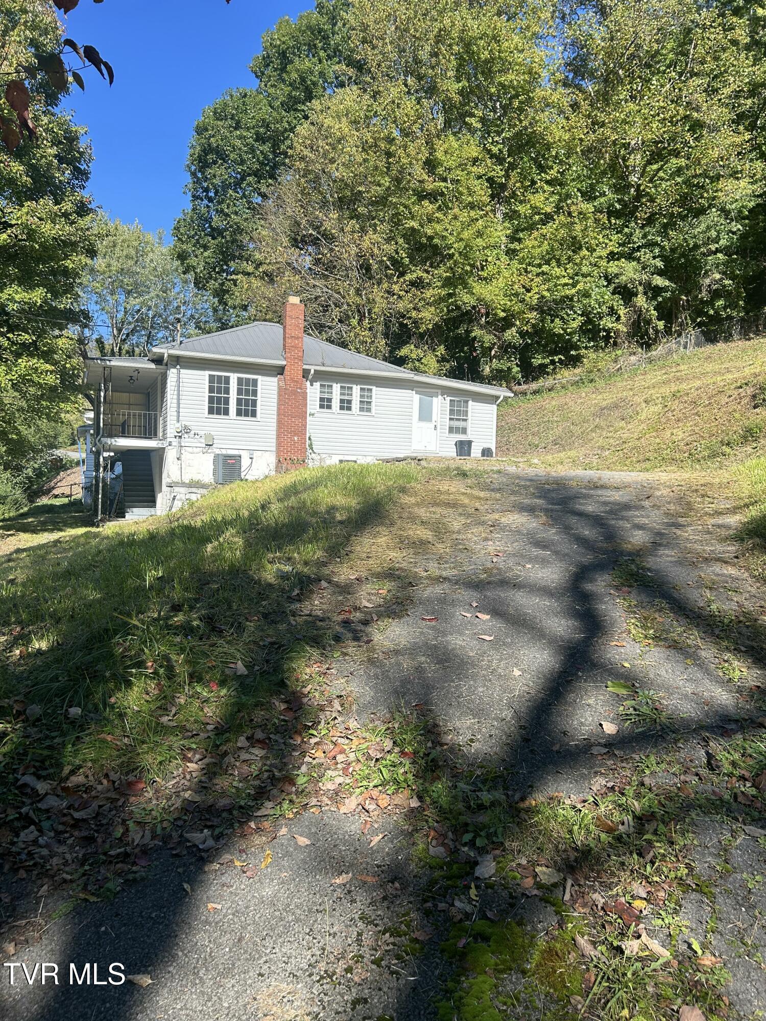 1048 Ridge Avenue Northwest Norton, VA 24273 - Photo 4 of 27 IMG_1960