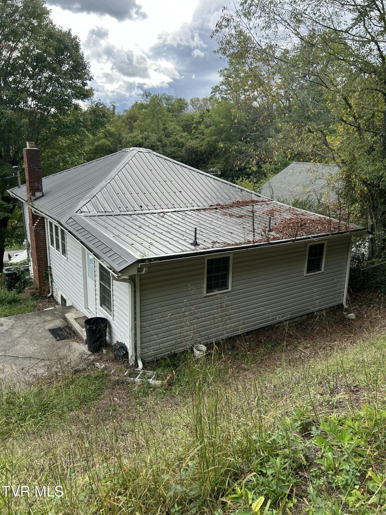1048 Ridge Avenue Northwest Norton, VA 24273 - Photo 9 of 27 IMG_1910