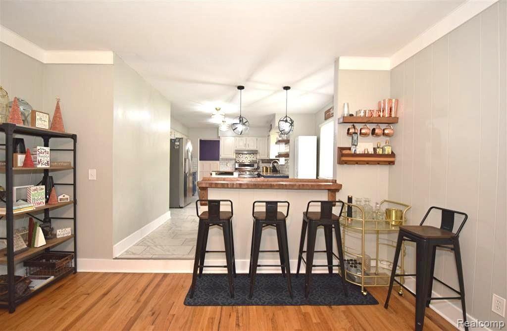 36651 Saxony Road Farmington, MI 48335 - Photo 18 of 37 family room 4.JPG