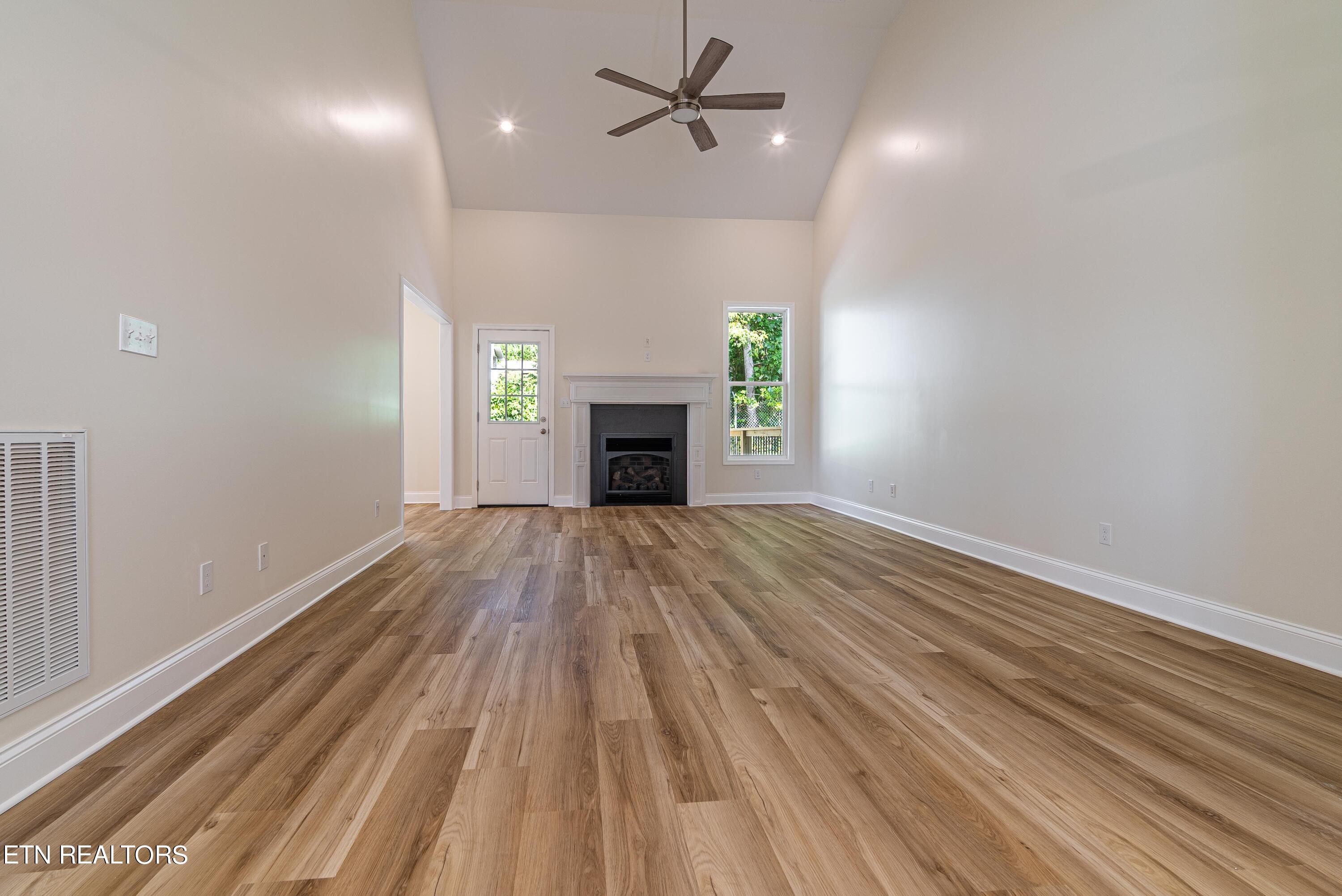 117 Crossroads Boulevard Oak Ridge, TN 37830 - Photo 8 of 29 DSC01747-Edit