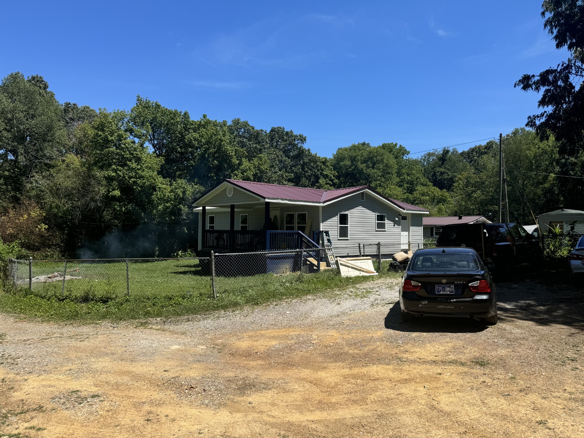 499 Carter Blake Road Tullahoma, TN 37388 - Photo 5 of 15 a car parked in front of a house