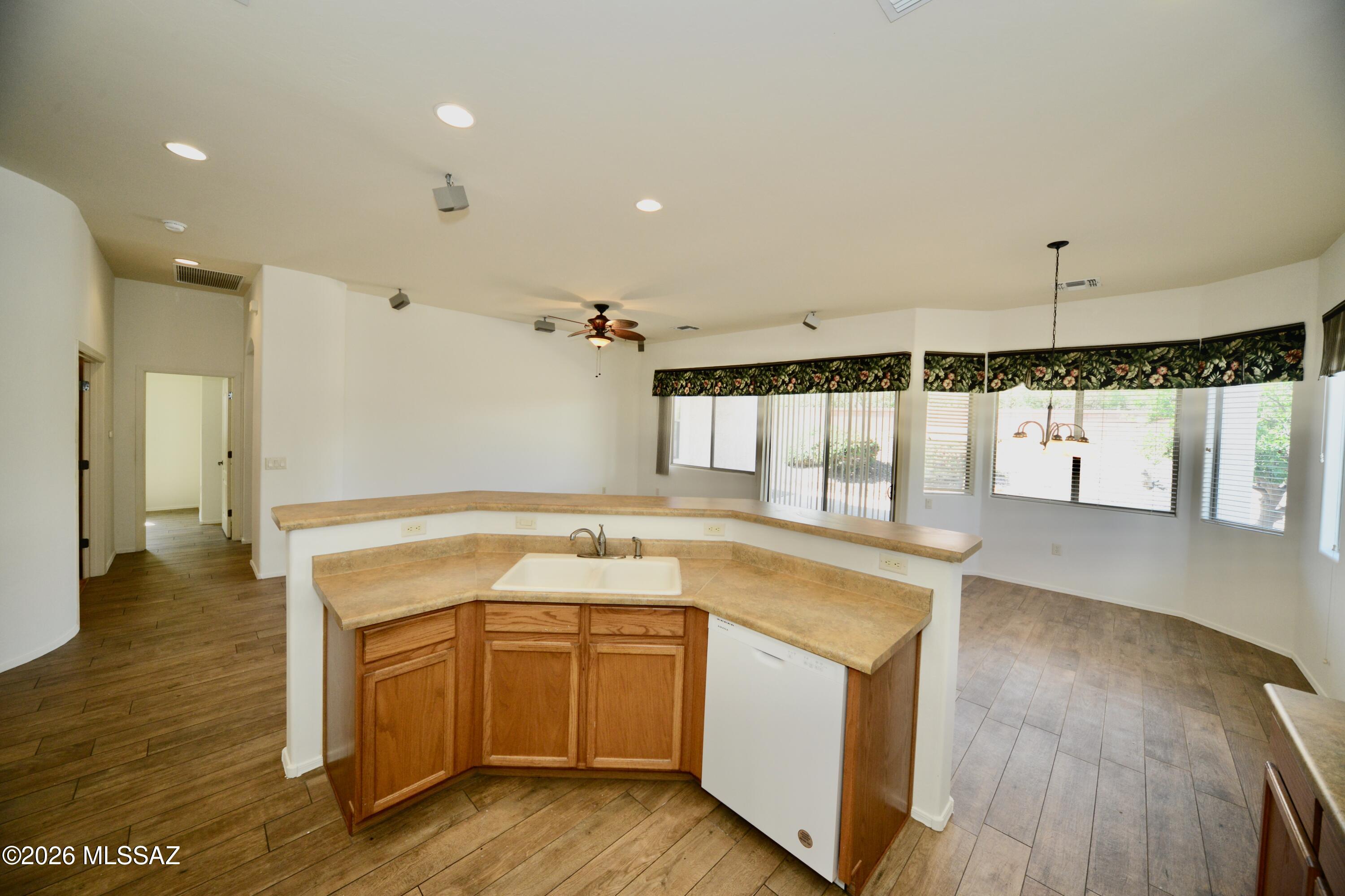 938 West Ashworth Road Green Valley, AZ 85614 - Photo 15 of 41
