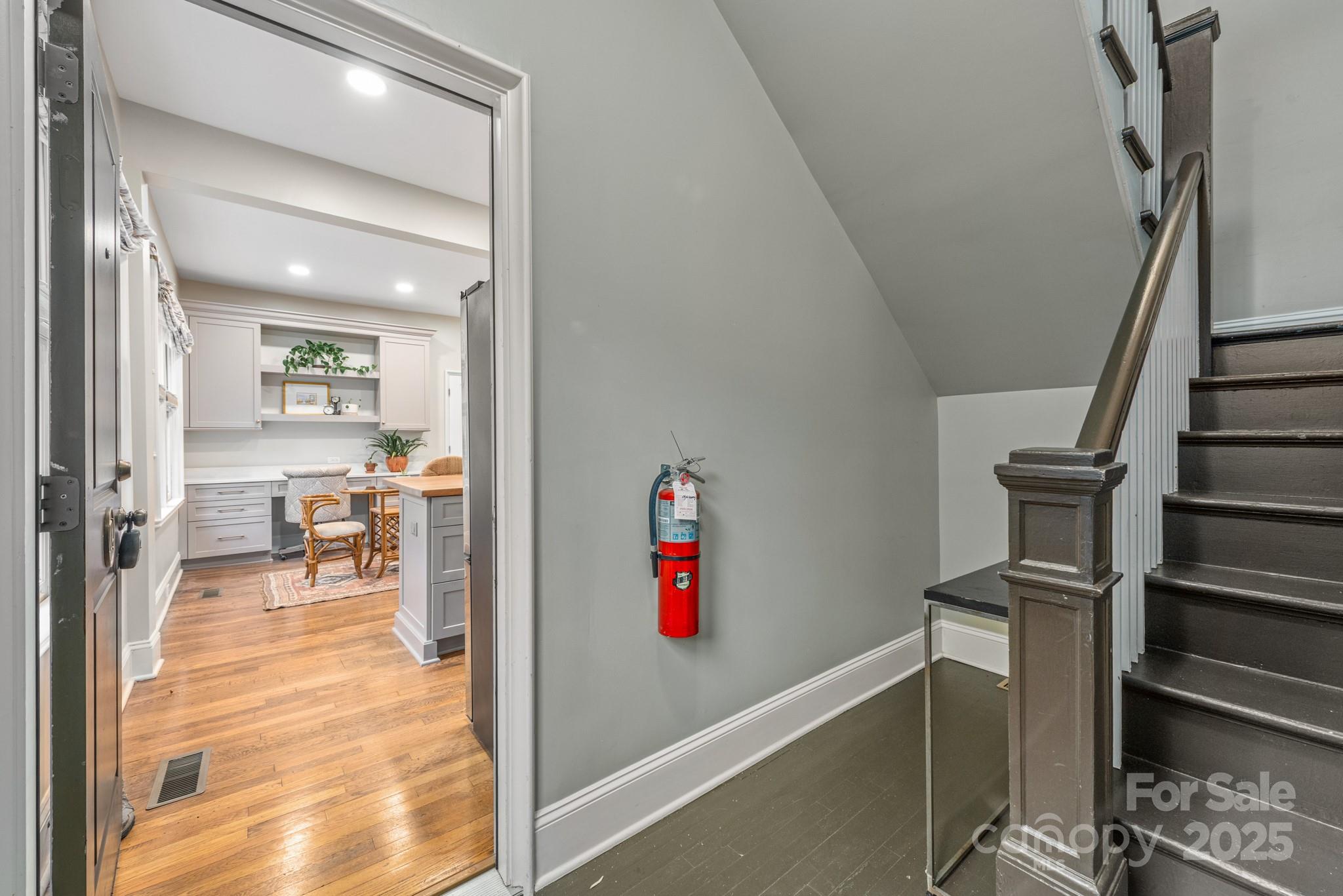 1025 Ardsley Road, Unit 104 Charlotte, NC 28207 - Photo 16 of 30 a view of entryway and hall