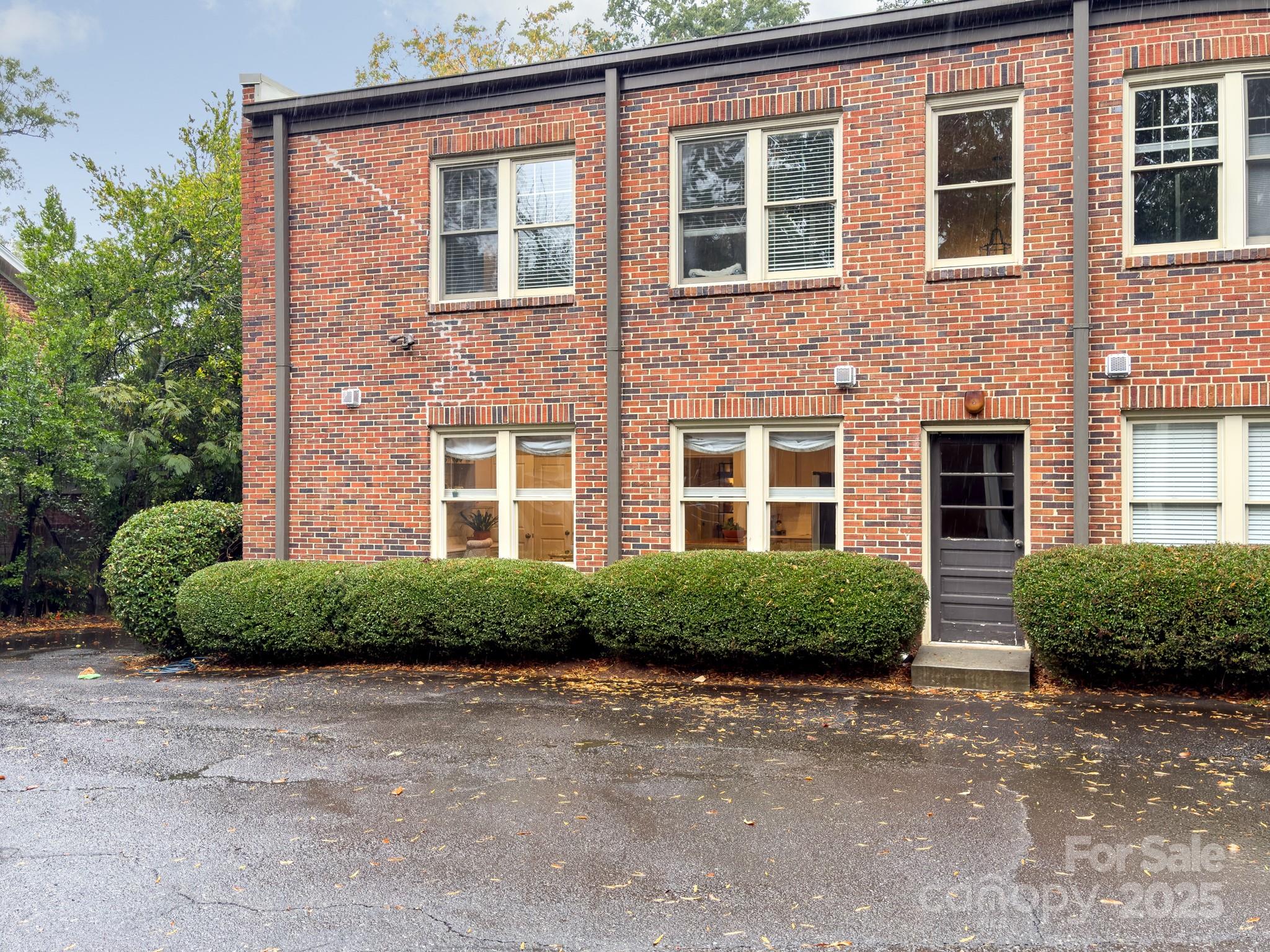1025 Ardsley Road, Unit 104 Charlotte, NC 28207 - Photo 28 of 30 a front view of a house having garden