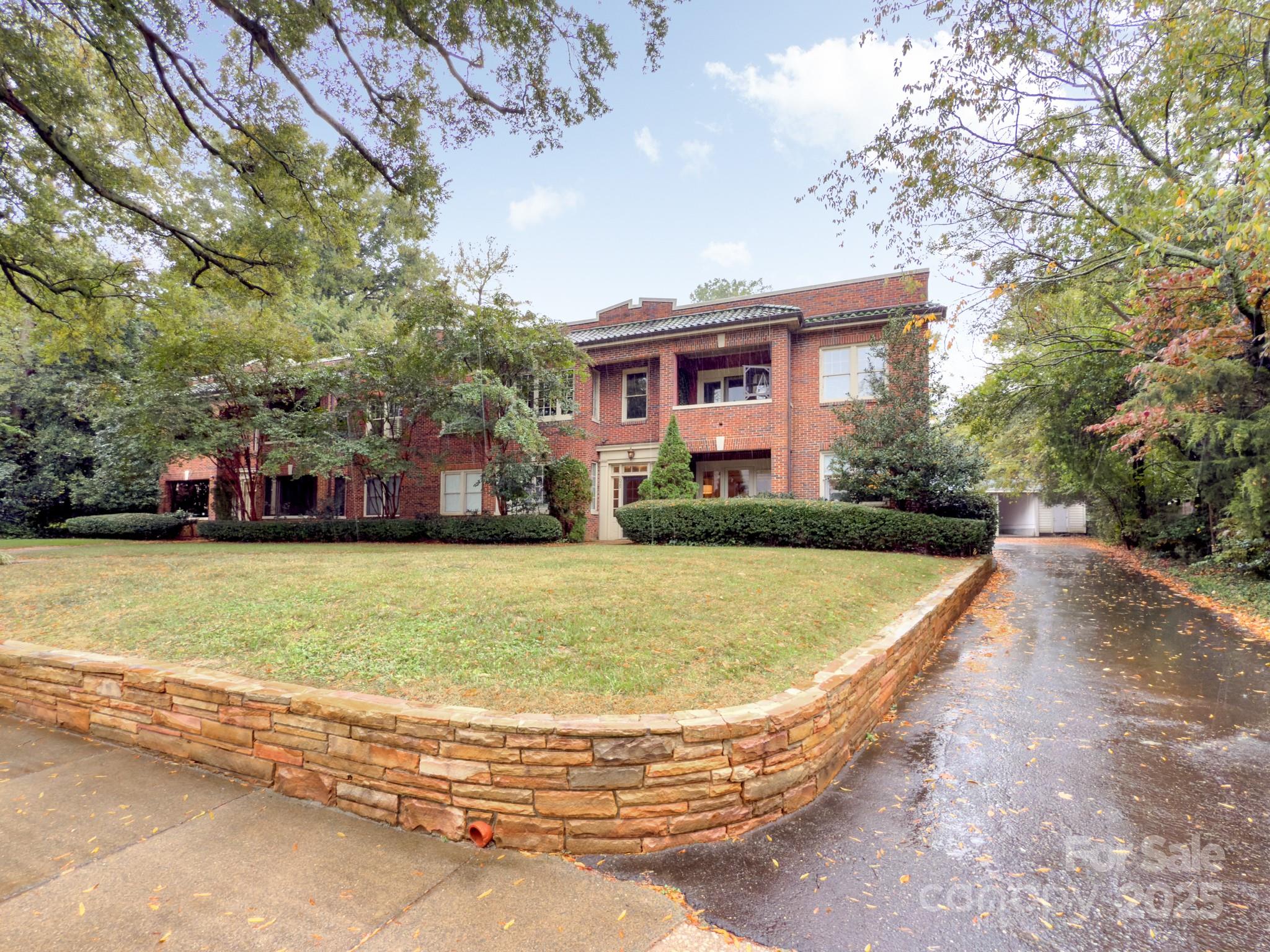 1025 Ardsley Road, Unit 104 Charlotte, NC 28207 - Photo 30 of 30 a view of a house with a swimming pool