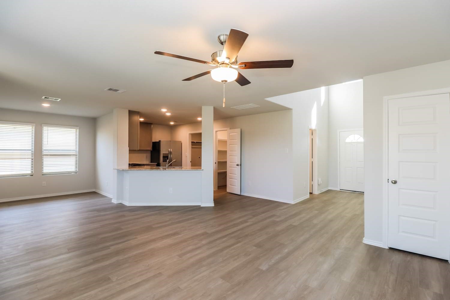 10703 Sunlit Street Conroe, TX 77303 - Photo 7 of 19