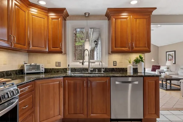$769,900 | 4 Boutwell Street, Wilmington, MA 01887