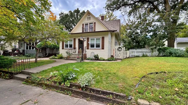 $195,000 | 212 South 2nd Street, Waterville, MN 56096