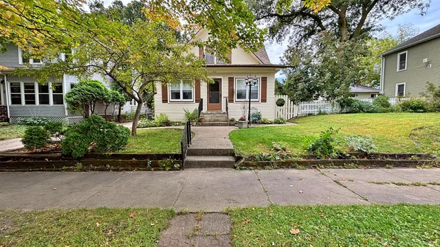 $195,000 | 212 South 2nd Street, Waterville, MN 56096